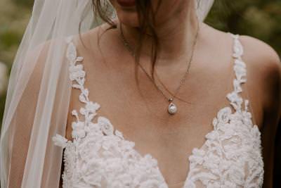 Pearl wedding necklace